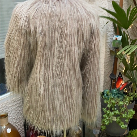 🤎🤎BEAUTIFUL 4E21 FAUX FUR HIP COAT🤎🤎 - Picture 2 of 2